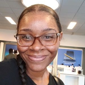 Meet your Posher, Monique